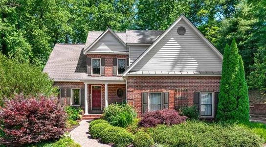 1049 Scheppegrell Rd, Hendersonville, NC