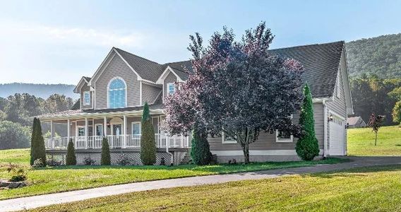 203 Saddle Club Lane, Hendersonville, NC