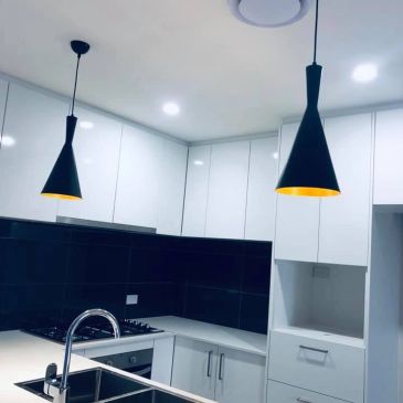 Modern kitchen with black and white color scheme.