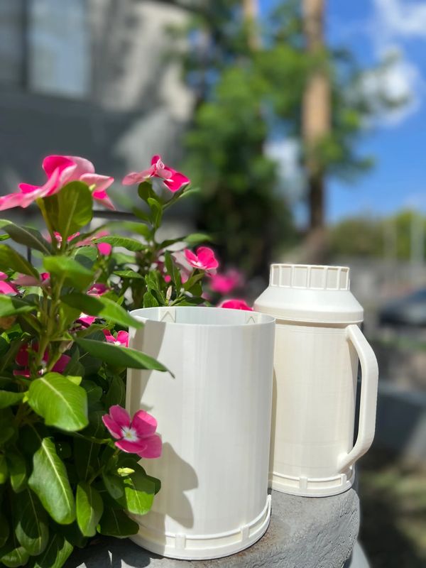 Gamalaa - Self watering pot / planter
