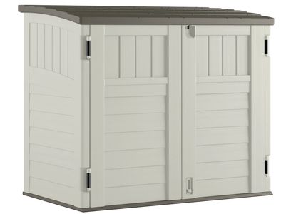 Closed view of trash can storage container.