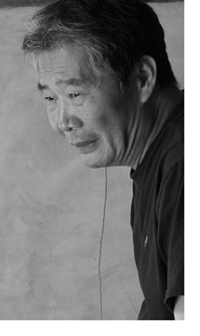 유양옥 선생님(1944-2012)은 가장 한국적인 재료와 기법으로 자신만의 독자적인 작품세계를 펼친 화가입니다.