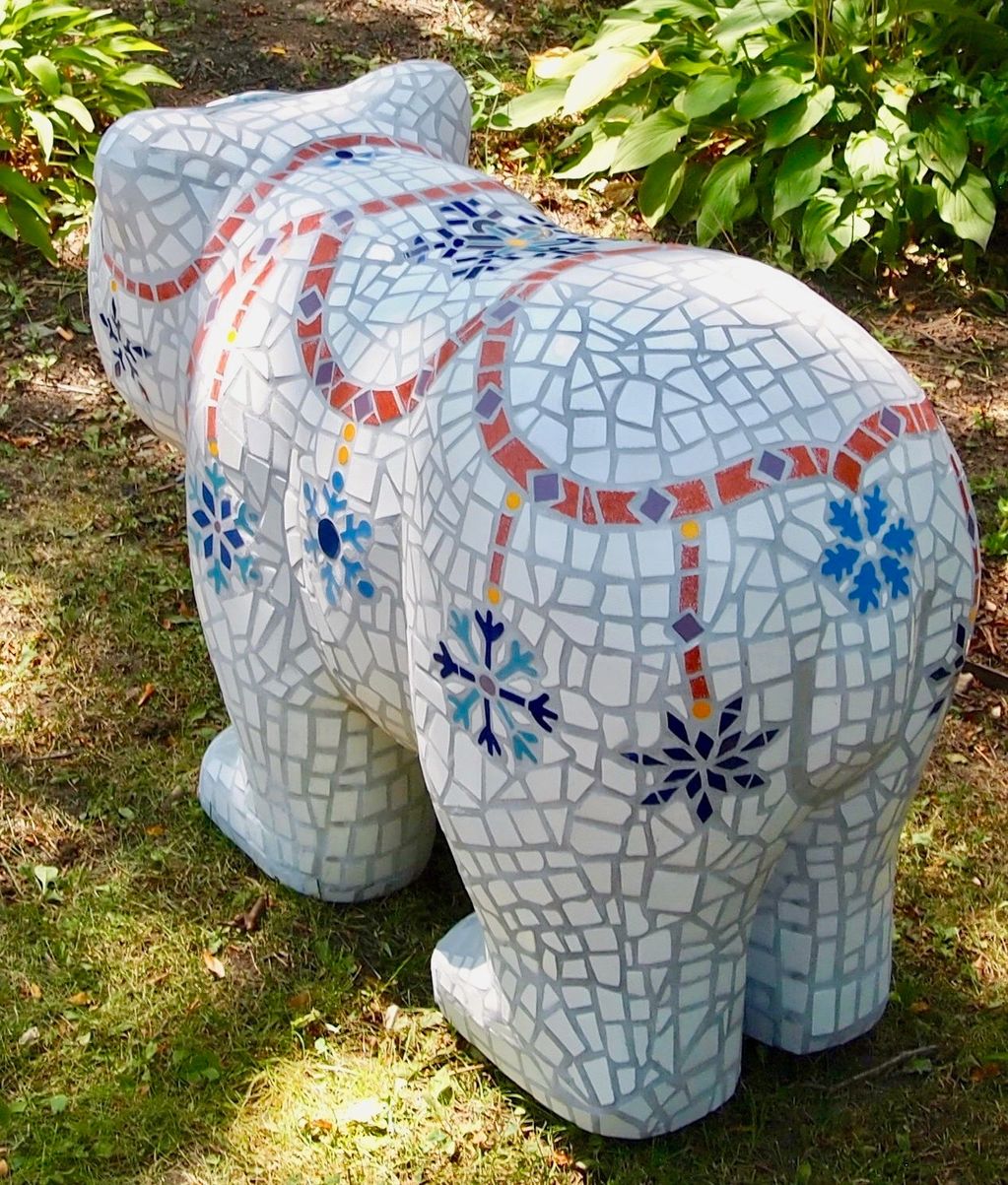 mosaic sculpture of a baby polar bear