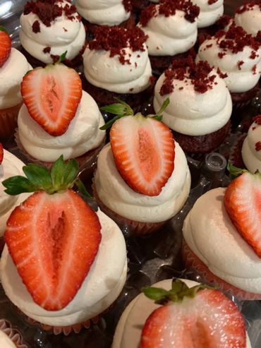 strawberry cupcake red velvet cupcakes fresh fruit cupcakes