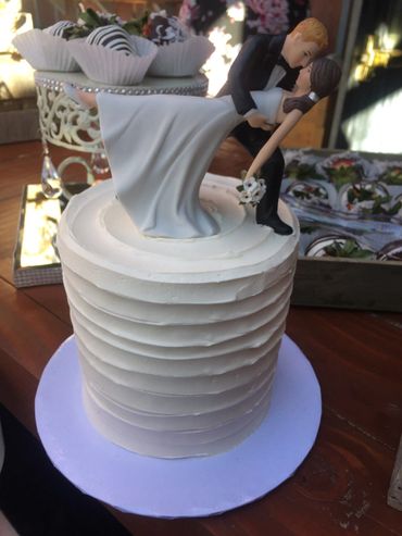 bride groom wedding cake vanilla whipped cream butter cream simple cake small cake