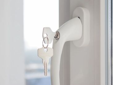 White UVC windows with lockable handle