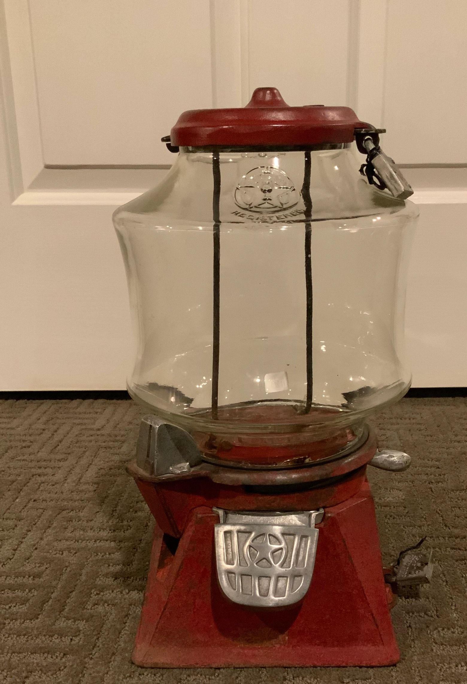 Antique peanut machine
Antique Gum machine
Cast iron peanut machine
Gumball machine 
Columbus Machin