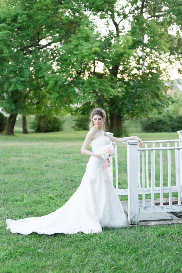 Very Natural look for outdoor wedding.