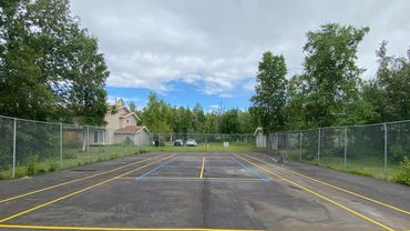 restripe a pickleball and tennis court