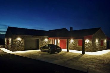 Enjoy breathtaking sunsets from the veranda at Tres Vistas, with panoramic views of the Atlantic and the islands of São Jorge and Faial. As the sky glows with color, this peaceful setting becomes a highlight of your Pico Azores vacation. It’s the perfect moment to savor the magic of an oceanfront retreat.