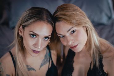 Suzi.xo and Felisha Ann Micthell, Lingerie Shoot, Boudoir Photography Winnipeg www.photographywinnip