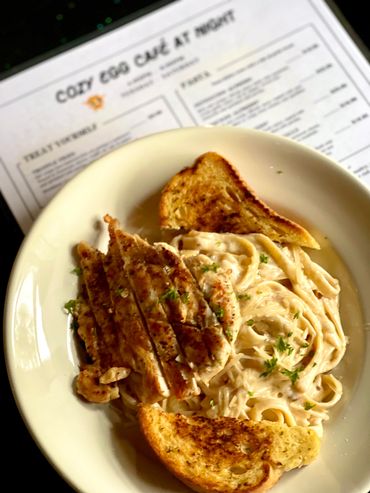 Chicken Alfredo ( only available at dinner time)