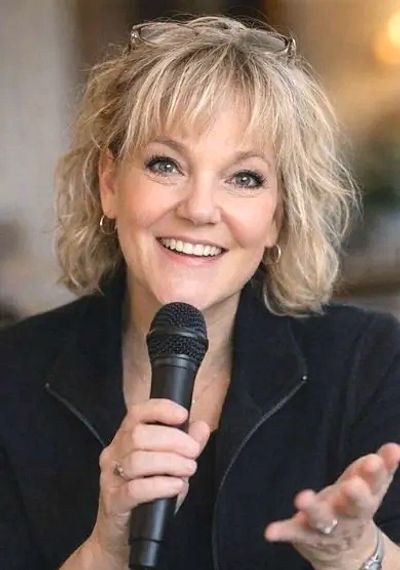 Image of Amy Grove speaking