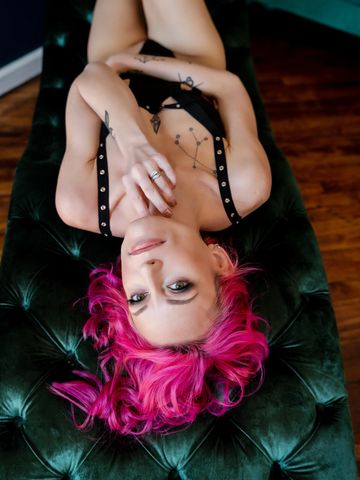 Domme in lingerie.
