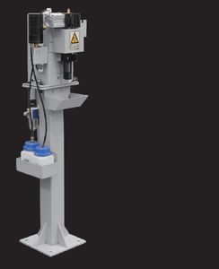 Pneumatic gun cleaner, torch cleaning station