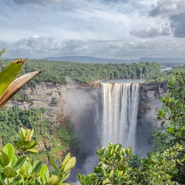 KENDESI.COM GUYANA: Your guide to music, fashion, film, nightlife, & events and parties in Guyana.