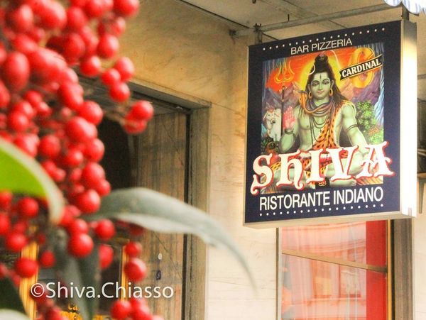 Front view of the Indian restaurant Shiva