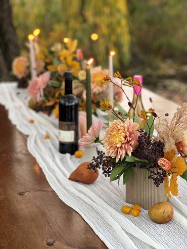 Fall wedding flowers centerpiece at Nostrano Vineyards, NY
