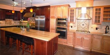 Orange County Dreamworks Kitchen & bathroom showroom for cabinets countertops granite tile flooring