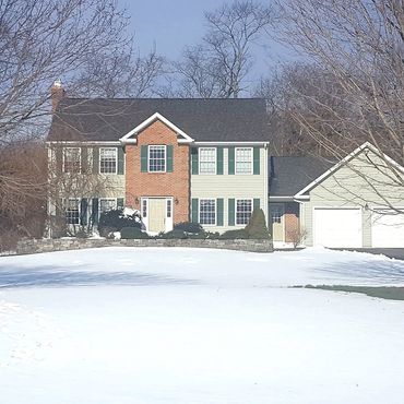 A custom built 2100 sqft colonial on Kristen Lane in Coventry CT.
This home has a brick entrance