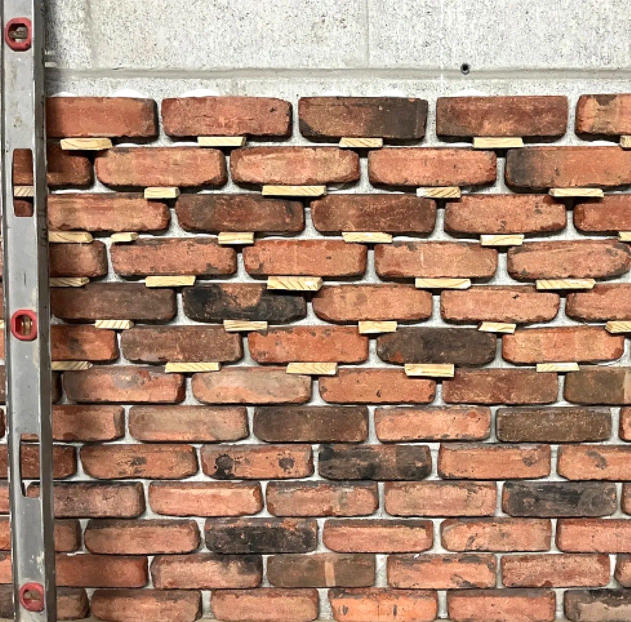 What is Thin Brick/Brick Veneer?
Thin brick is a lightweight alternative to full-size brick