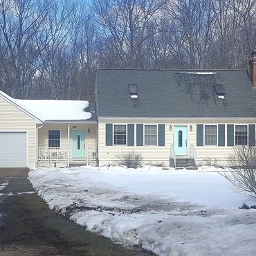 255 Parish Hill Rd, Scotland CT
A custom cape cod style home with a masonry fireplace and chimney.
T