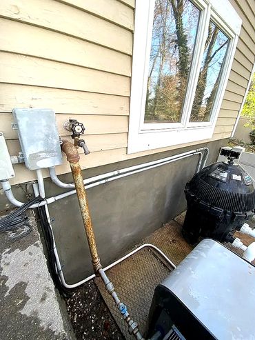 The original plaster and the waterproofing tar was chipped off and removed