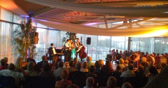 festival na estonia, com grande sucesso entre o publico. Mario Moita, portugal fado