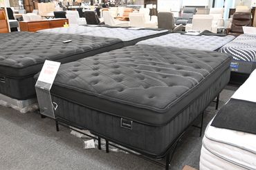 DM Black Vail Firm
Queen - $1997