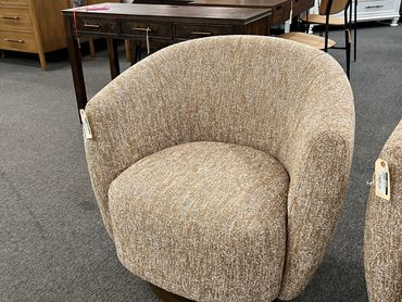 UM Dunes Swivel Chair
$989