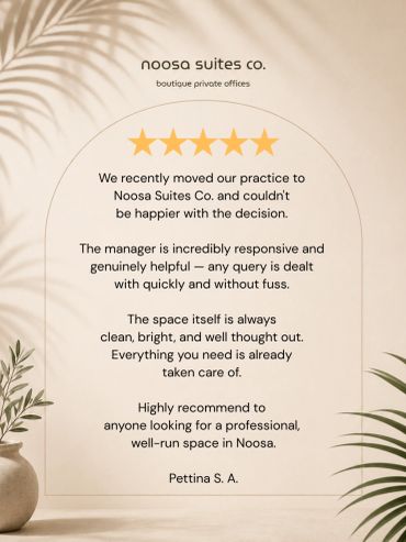 Five-star Google review from a Noosa Suites Co. client praising the professional private offices, responsive management, and welcoming workspace in Noosaville.