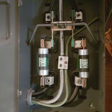 200 amp, single phase service, fused disconnect