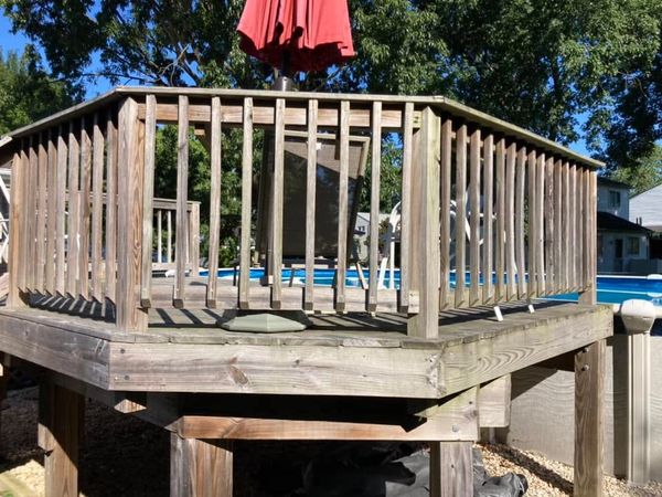 BEFORE PRESSURE WASHING POOL RAILINGS