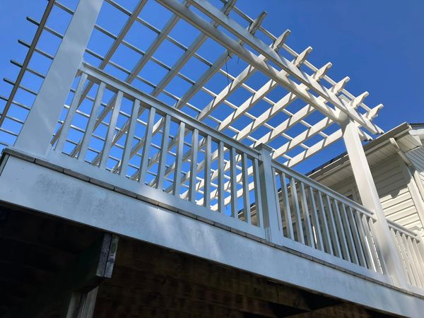 VINYL RAILINGS AND DECK CLEANING
