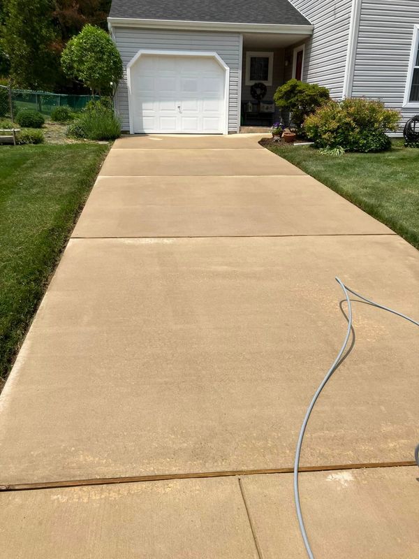 CONCRETE DRIVEWAY SURFACE CLEANING