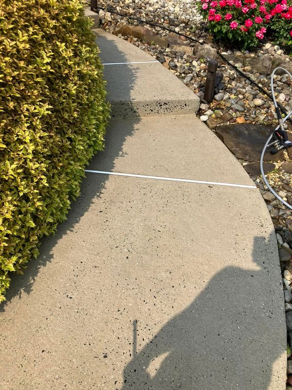 CONCRETE SIDEWALK CLEANING
