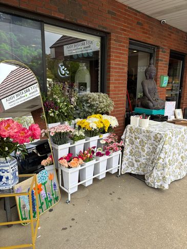 An interactive floral experience designed to make your event feel both memorable and elevated.