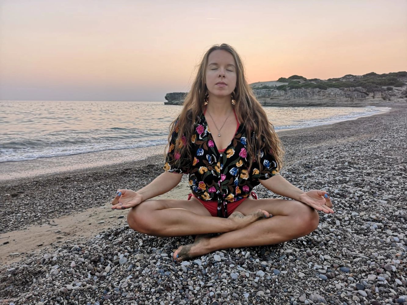 Online yoga teacher Maja