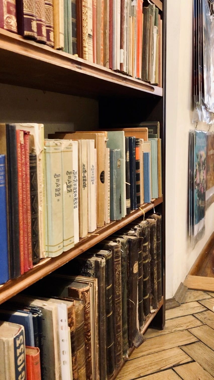 Second-hand-bookshop Prague, bookshop Prague, records Prague Second-hand-bookshop Prague, bookshop Prague, records Prague