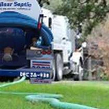 septic-cleaning-pumping truck