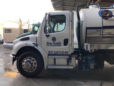 septic-cleaning truck
