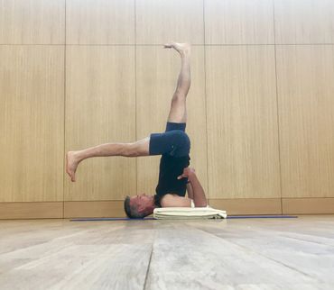 Eka Pada Sarvangasana (shoulderstand)
