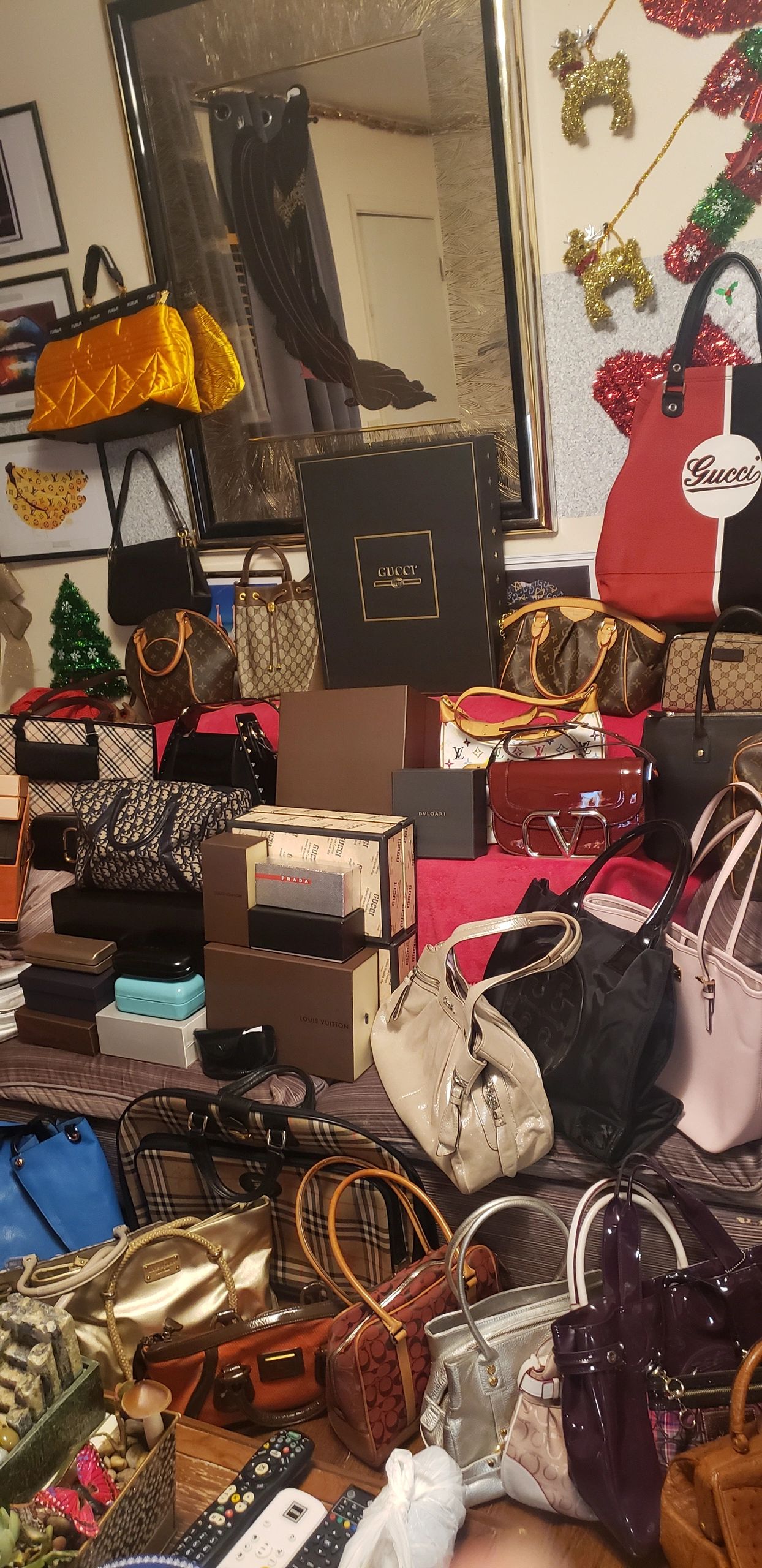 ALL AUTHENTIC BRANDED ITEMS BRAND NEW/PRE OWNED