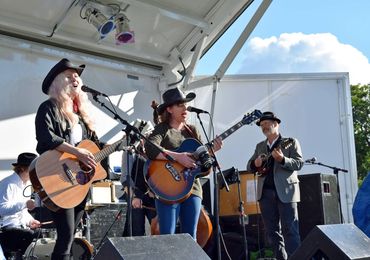 Sarah LeMieux playing bluegrass music