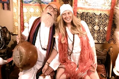 Bhagavan Das and Amulya Maa smiling while singing a kirtan and leading satsang, Spring 2023.
