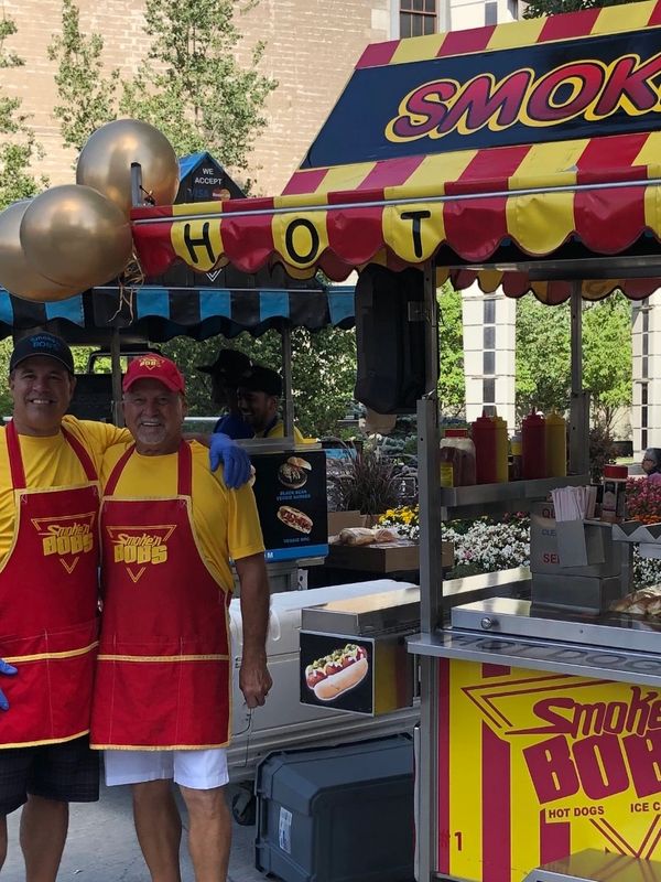 Smoke'n Bob's Hotdog Cart Downtown Winnipeg