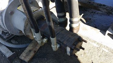 Hydraulic pump and hoses