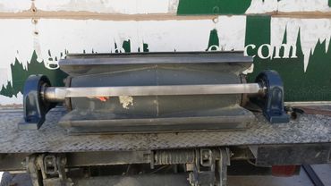 Conveyor axle and pulley