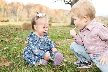 Lifestyle Family Photo session in Greeneville Tennessee. Photo of siblings