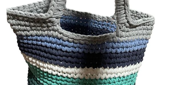 Hand crocheted upcycled bucket bag made out of handmade t-shirt yarn